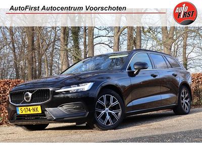 Zwart (metallic) Gebruikt 2023 Volvo V60 Core Stationwagen | € 34.900 (Eerlijke prijs)
