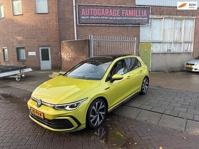 Occasion VW Golf VIII R-line 150 PK (110 kW) 2021 Geel Hatchback