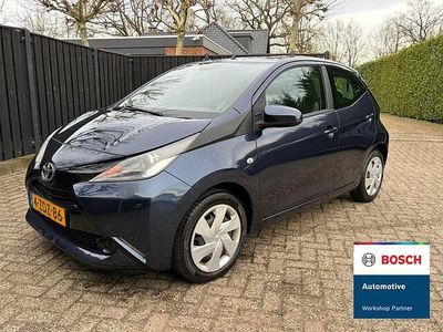 Blauw Occasion 2014 Toyota Aygo X-play Hatchback | € 3.490 (Iets duurder)
