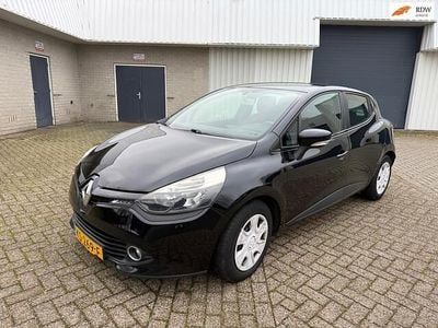 Zwart Gebruikt 2013 Renault Clio IV Authentique Hatchback | € 3.495 (Eerlijke prijs)