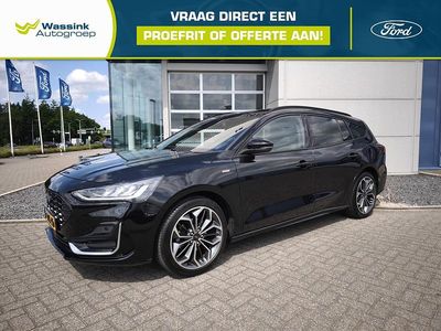 Zwart (metallic) Gebruikt 2022 Ford Focus ST-Line Stationwagen | € 24.350 (Duur)