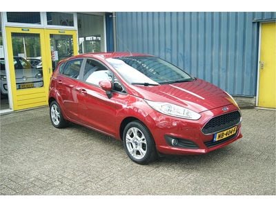 Rood Gebruikt 2016 Ford Fiesta Style Hatchback | € 7.950 (Duur)