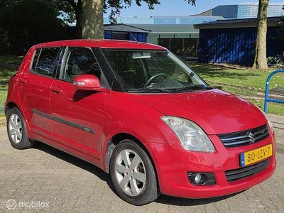Rood Gebruikt 2009 Suzuki Swift Comfort Hatchback | € 4.195 (Eerlijke prijs)