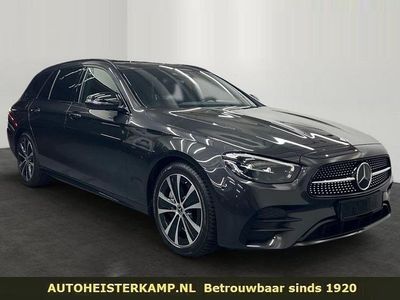 Grijs (metallic) Gebruikt 2022 Mercedes E400 AMG line Stationwagen | € 74.950