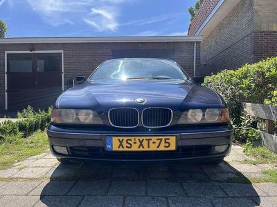 BMW 523