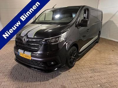 Zwart (metallic) Occasion 2024 Renault Trafic MPV | € 32.450 (Super prijs)