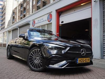 Zwart (metallic) Gebruikt 2024 Mercedes 200 AMG line Cabriolet | € 66.940 (Goede deal)