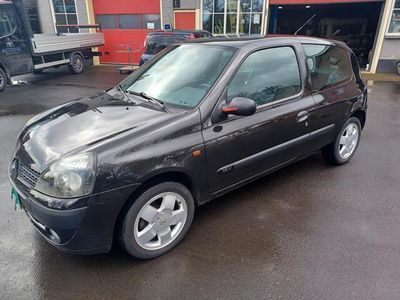 tweedehands Renault Clio II 1.2-16V Authentique met nieuwe apk