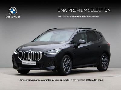 Saphirschwarz metallic (donker zwart metallic) Gebruikt 2024 BMW 230e Active Tourer Comfort Edition MPV | € 43.950