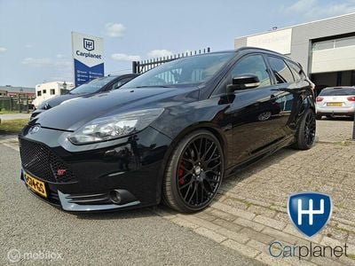 Zwart Occasion 2013 Ford Focus ST Stationwagen | € 16.450 (Duur)