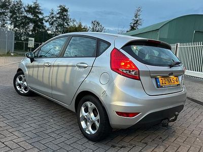 Grijs (metallic) Gebruikt 2010 Ford Fiesta Limited Hatchback | € 2.250 (Duur)
