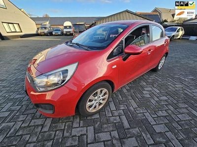 Rood Gebruikt 2013 Kia Rio Comfort Hatchback | € 4.499 (Eerlijke prijs)