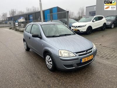Grijs Occasion 2005 Opel Corsa Essentia Hatchback | € 2.250 (Eerlijke prijs)