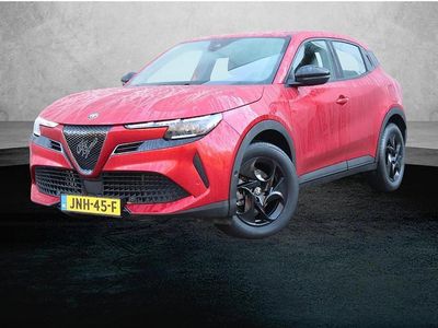 Rood Occasion 2025 Alfa Romeo Junior SUV | € 34.920 (Iets duurder)