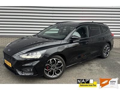 Zwart (metallic) Occasion 2020 Ford Focus ST Stationwagen | € 14.995 (Super prijs)