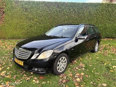 Zwart Occasion 2011 Mercedes E200 Stationwagen | € 3.150 (Eerlijke prijs)