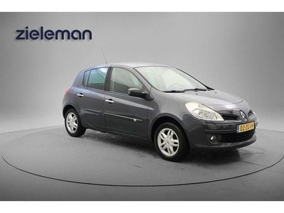 Occasion Renault Clio II Dynamique 112 PK (82 kW) 2008 Grijs (metallic) Hatchback