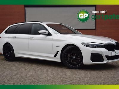 Wit Occasion 2023 BMW 530e M Sport Stationwagen | € 37.900 (Super prijs)