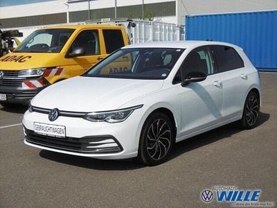 Wit Gebruikt 2022 VW Golf VIII Active Hatchback | € 23.758 (Super prijs)