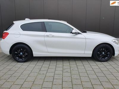 tweedehands BMW 118 1-SERIE i / AUTOMAAT/ SCHUIFDAK/ LEDEREN BEKLEDING/ NIEUWE VELGEN/ 2015/ 2E EIGENAAR