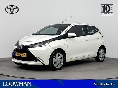 Wit Occasion 2017 Toyota Aygo X-play Hatchback | € 12.995 (Eerlijke prijs)