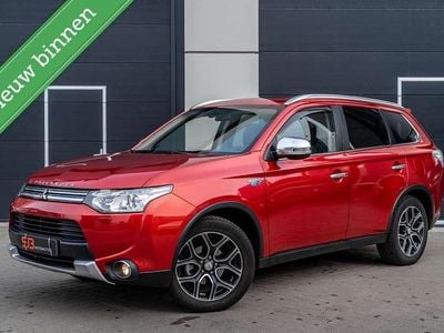Occasion Mitsubishi Outlander P-HEV Instyle 121 PK (88 kW) 2015 Rood SUV