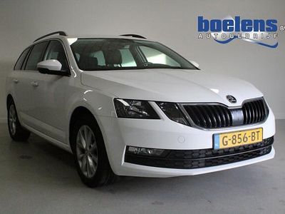 Wit Occasion 2019 Skoda Octavia Clever Stationwagen | € 14.389 (Eerlijke prijs)
