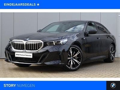 Zwart Gebruikt 2024 BMW 550e M Sport Sedan | € 79.950 (Goede deal)