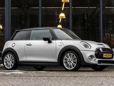 Wit (metallic) Occasion 2014 Mini Cooper Business Hatchback | € 10.950 (Goede deal)