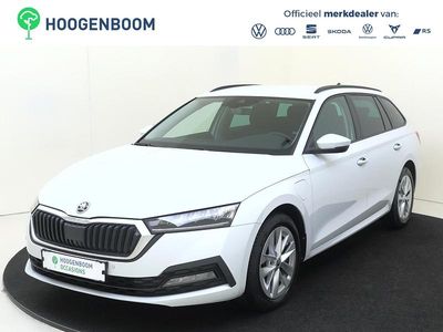 Wit (metallic) Occasion 2023 Skoda Octavia Business Line Stationwagen | € 25.950 (Goede deal)