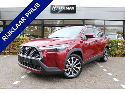 Rood Occasion 2025 Toyota Corolla Cross Plus SUV | € 36.950 (Eerlijke prijs)