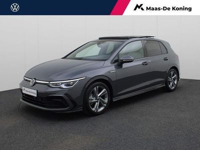 tweedehands VW Golf VIII 1.5eTSI/150PK R-Line DSG · Panoramadak · Parkeersensoren + camera · Stoelverwarming