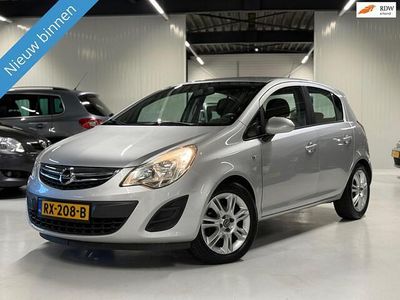 Grijs Gebruikt 2011 Opel Corsa Selection Hatchback | € 2.240 (Goede deal)