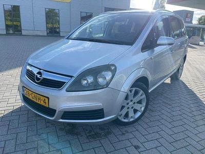 Grijs Gebruikt 2007 Opel Zafira Executive MPV | € 1.750 (Goede deal)