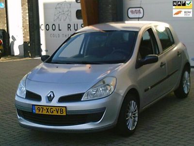 Grijs Gebruikt 2007 Renault Clio II Authentique Hatchback | € 2.450 (Iets duurder)