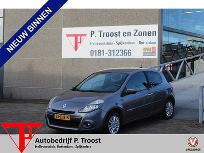 Grijs Occasion 2010 Renault Clio II Collection Hatchback | € 1.950 (Eerlijke prijs)