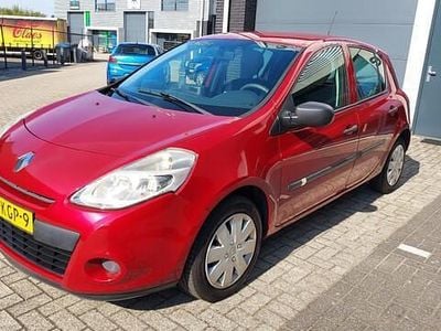Rood Gebruikt 2009 Renault Clio II Hatchback | € 1.950 (Eerlijke prijs)