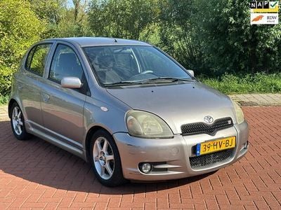 Grijs Gebruikt 2002 Toyota Yaris Sport Hatchback | € 2.499 (Goede deal)