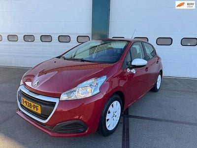 Rood Gebruikt 2016 Peugeot 208 Access Hatchback | € 5.925 (Eerlijke prijs)