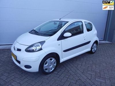 Wit Gebruikt 2010 Toyota Aygo Comfort Hatchback | € 2.950 (Eerlijke prijs)