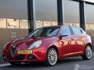Rood Occasion 2010 Alfa Romeo Giulietta Distinctive Hatchback | € 2.950 (Super prijs)