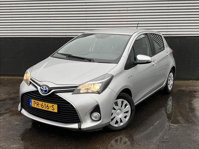 Grijs Gebruikt 2016 Toyota Yaris Hybrid Trend Hatchback | € 15.749
