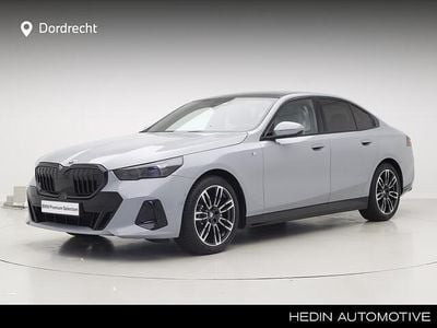 Grijs Occasion 2024 BMW 520 M Sport Sedan | € 54.895 (Iets duurder)