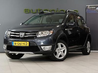 Grijs Gebruikt 2016 Dacia Sandero Lauréate Hatchback | € 8.895 (Eerlijke prijs)