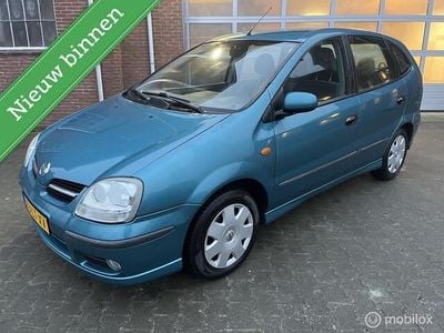 Blauw Gebruikt 2003 Nissan Almera Tino Acenta MPV | € 900 (Goede deal)