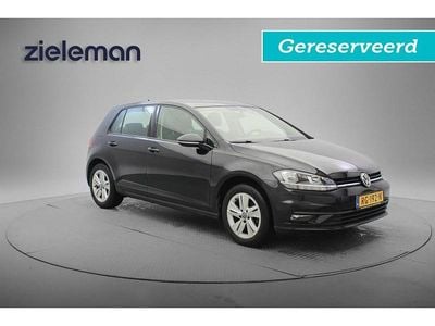 Zwart Occasion 2017 VW Golf VII Comfortline Hatchback | € 9.345 (Goede deal)
