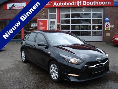 Zwart Gebruikt 2023 Kia Ceed Hatchback | € 18.950 (Eerlijke prijs)