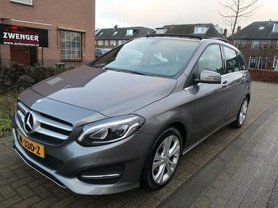 tweedehands Mercedes B180 AUT|PANORAMADAK|FACELIFT|NAVIGATIE|XENON-LED|BLUETOOTH|PDC|GOED ONDERHOUDEN