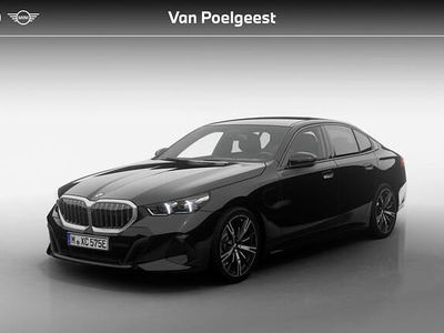 Zwart, metallic lak Nieuw 2025 BMW 530e M Sport Sedan | € 86.277 (Eerlijke prijs)