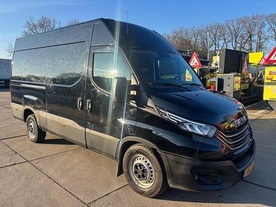 Zwart (metallic) Occasion 2022 Iveco Daily | € 21.900